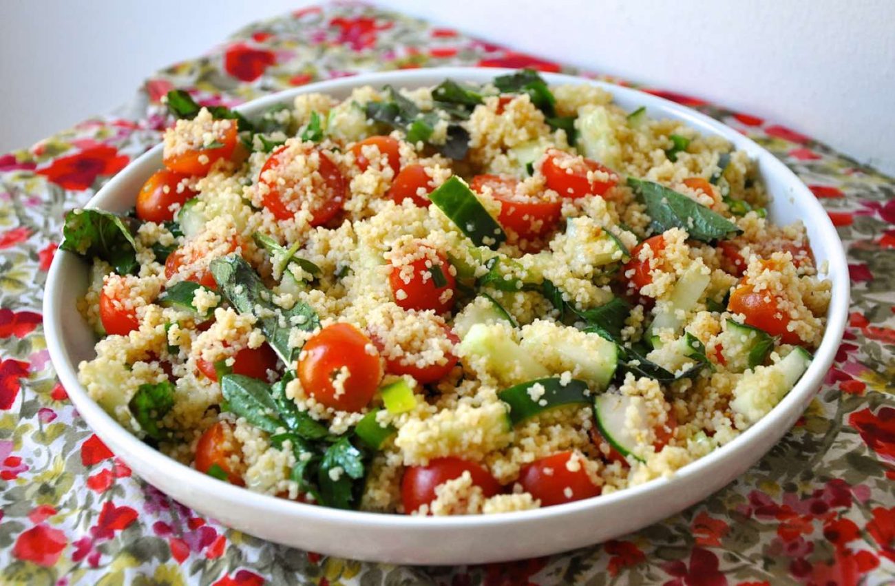 Insalata di couscous con pomodori e cetrioli