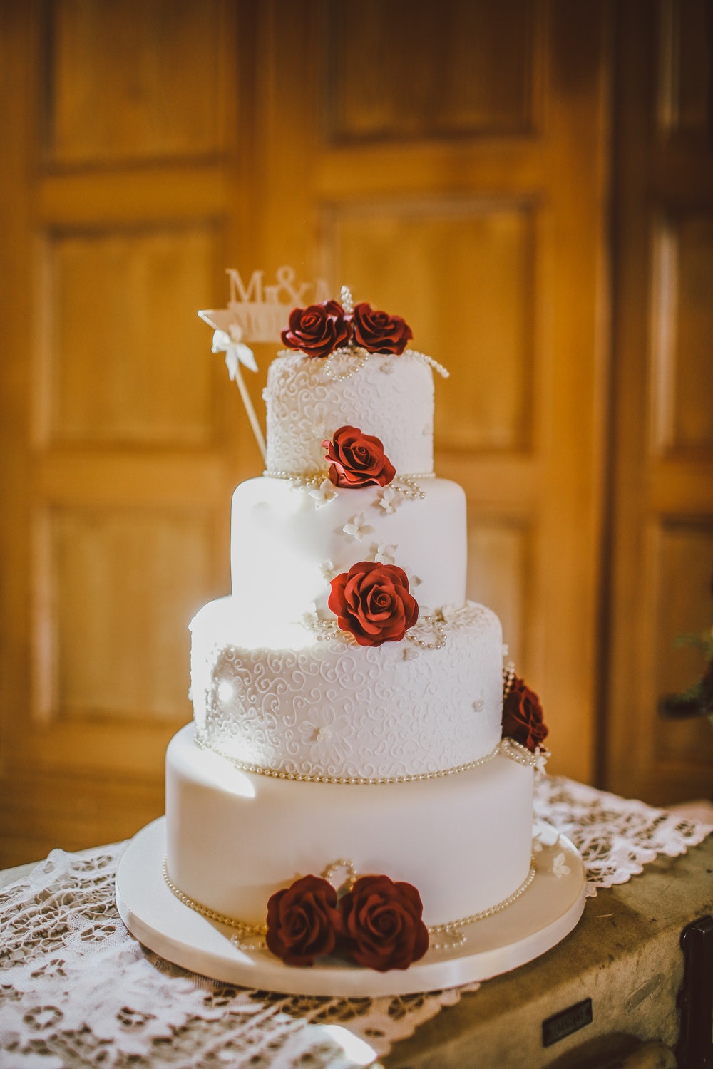 Torta de rosas rojas para tu boda 